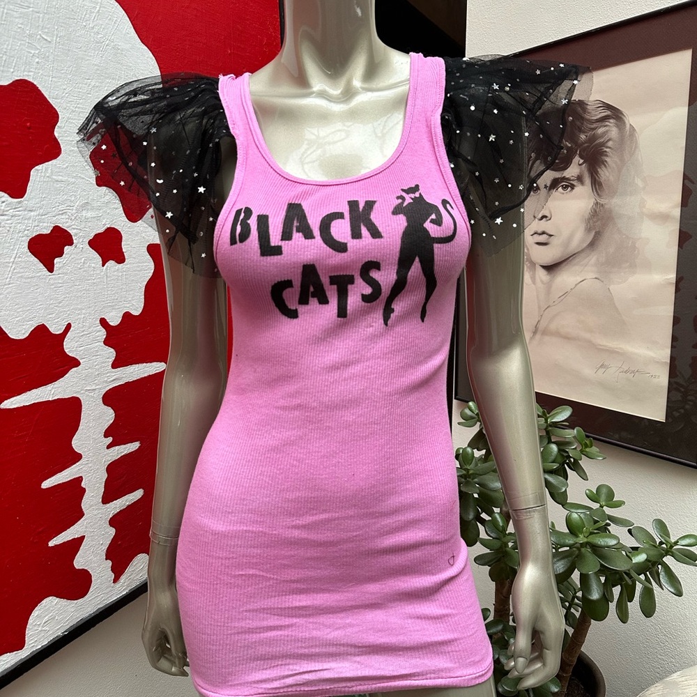 ⚡️BLACK CATS Pink Dragon Rockabilly black cat distressed graffiti ruffle tank M